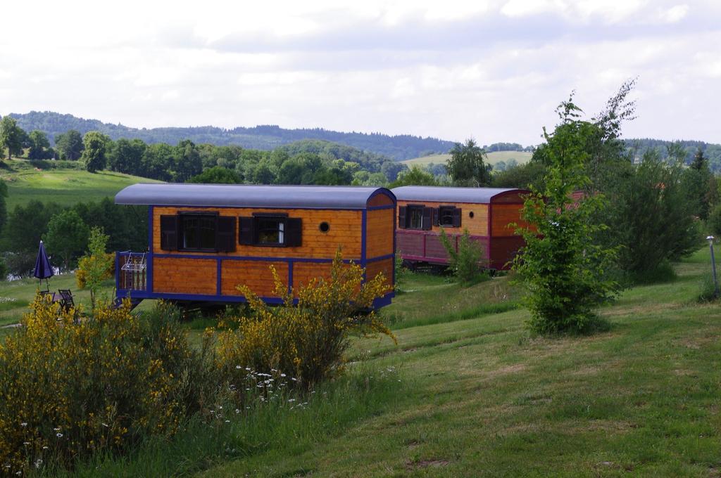 Les Roulottes Et Cabanes Du Livradois Cunlhat Exterior photo